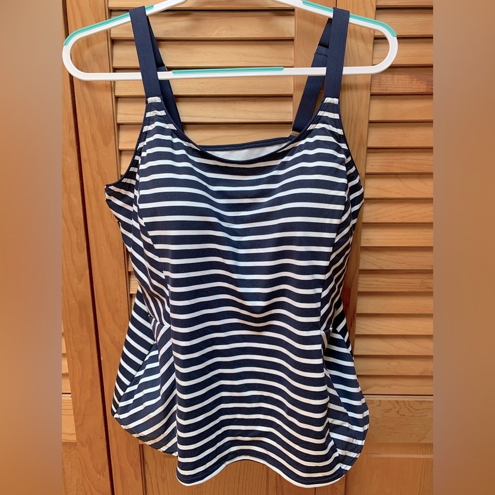 Lands’ End Women’s Tankini Swimsuit Top, size 16
